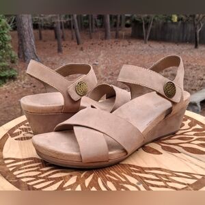 Bjorndal Darcy Tan Nubuck Open Toe Wedge Sandals Size 7